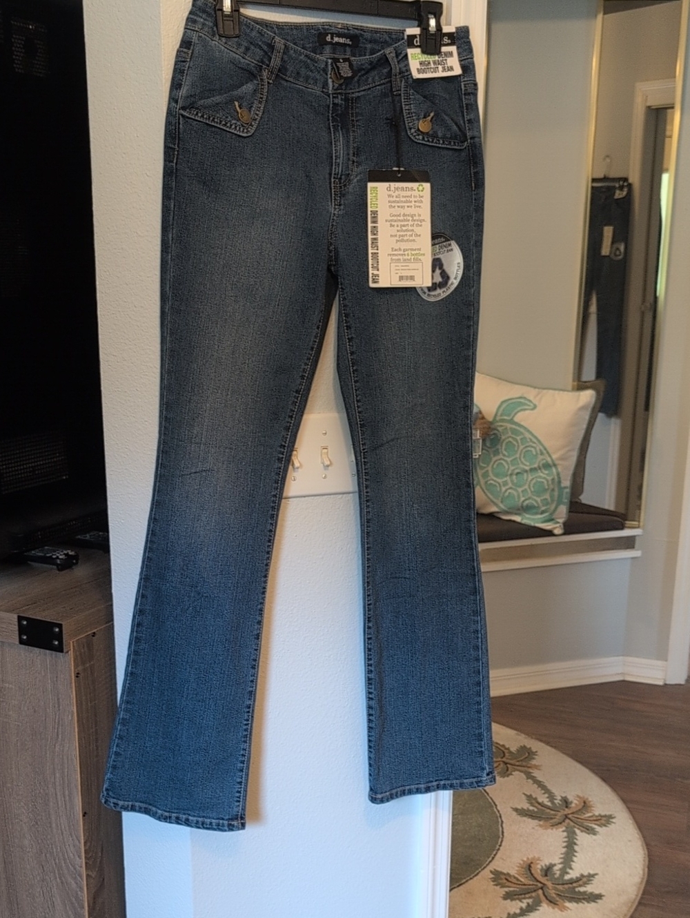 d. jeans Women's Boot-Cut Jeans in Medium Blue Brand New